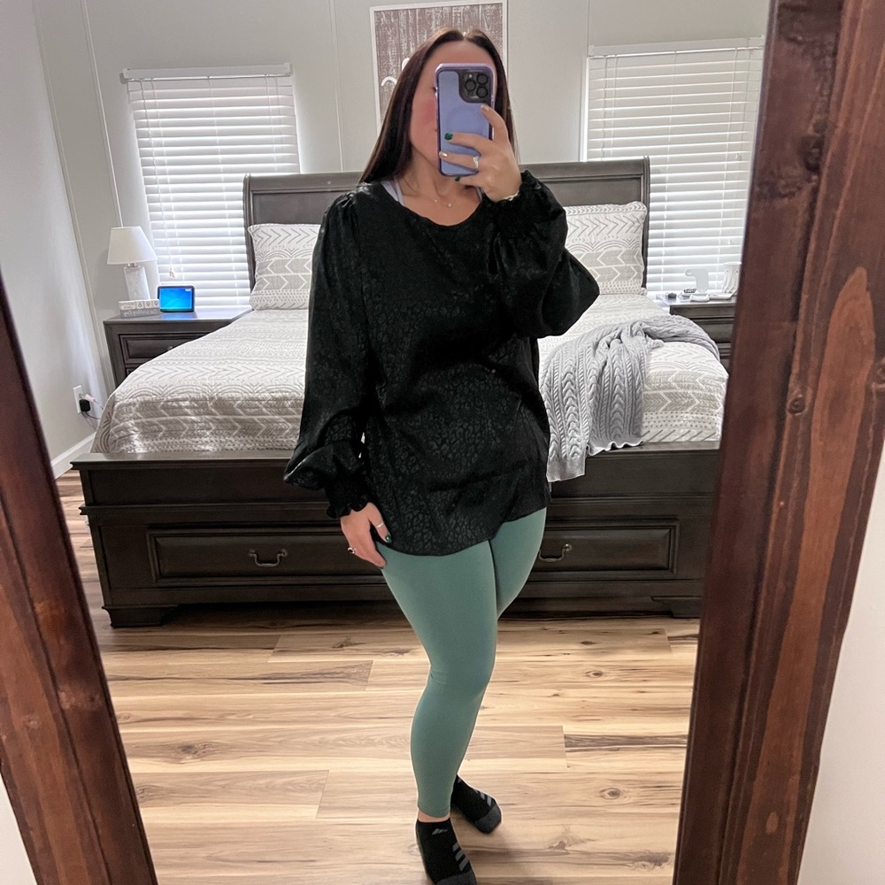 Black Leopard Print Top - Picture 2 of 3